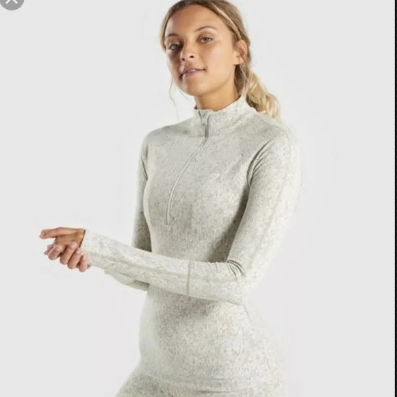 Gymshark Tops - GYMSHARK FLEUR TEXTURE 1/2 ZIP in KHAKI